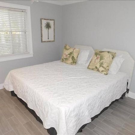 E11 Peaceful Bedroom Two Bath Ground Level New Shower And Floors Come Make Some Family Memories St. Simons Island Exterior photo